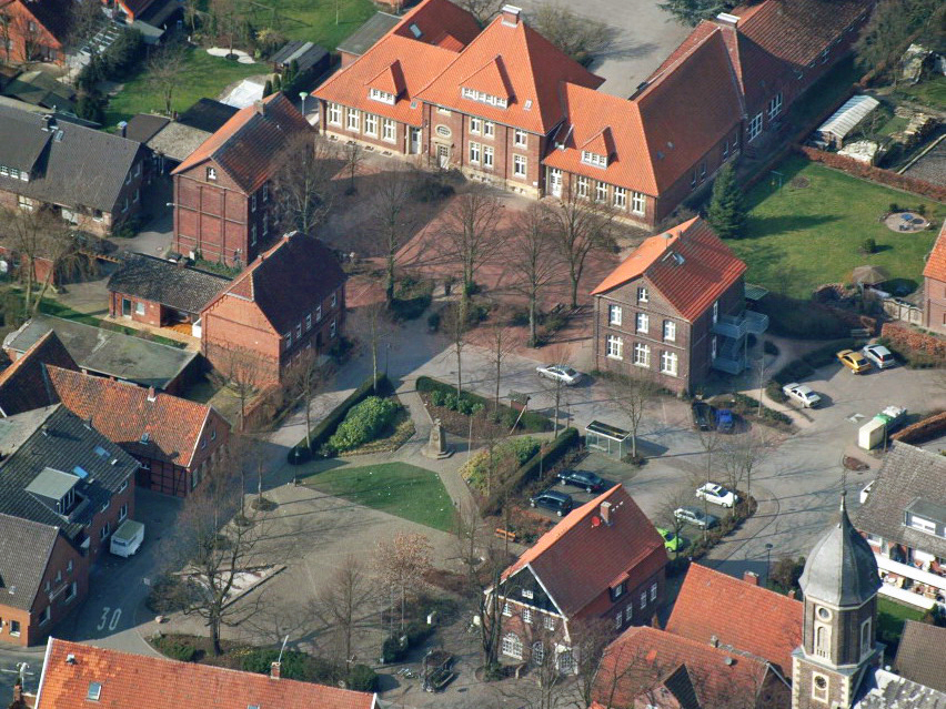 Luftbild Dorfplatz 2007,  Quelle: Dr. Axel Sievers